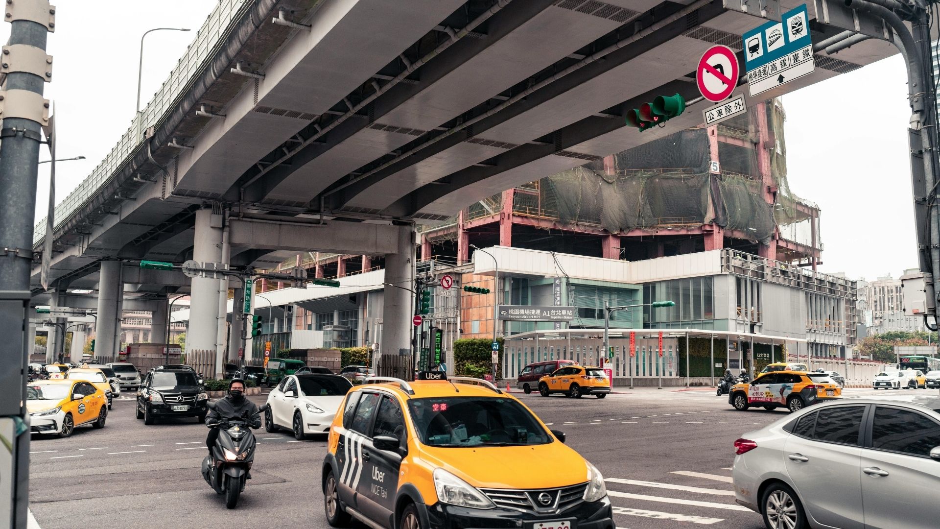 Speak With an Attorney for Intersection and Red Light Motorcycle Accident Today